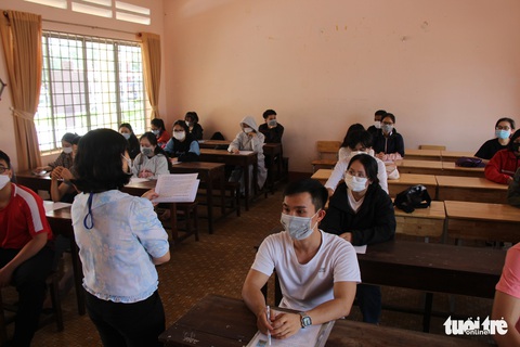 Phụ huynh và thí sinh lo lắng trước kỳ thi THPT đợt 2 - Ảnh 9. Phụ huynh và thí sinh lo lắng trước kỳ thi THPT đợt 2 - Ảnh 9.