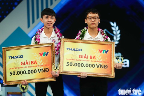 Chung kết Olympia: Đôi tất xanh của cha và giọt nước mắt của nhà vô địch - Ảnh 9. Chung kết Olympia: Đôi tất xanh của cha và giọt nước mắt của nhà vô địch - Ảnh 9.