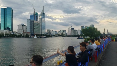 TP.HCM chiều mưa, tối tạnh, thời tiết mát mẻ - Ảnh 1. TP.HCM chiều mưa, tối tạnh, thời tiết mát mẻ - Ảnh 1.