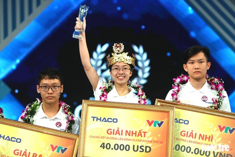 Vòng nguyệt quế Olympia sơn son thếp vàng bốn số 9 có một không hai - Ảnh 2. Vòng nguyệt quế Olympia sơn son thếp vàng bốn số 9 có một không hai - Ảnh 2.