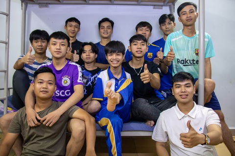 Bé Hạnh không tay vào đại học - Ảnh 5. Bé Hạnh không tay vào đại học - Ảnh 5.