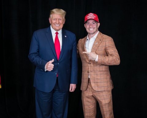 Thắng đo ván, võ sĩ Covington được Tổng thống Trump gọi điện khích lệ - Ảnh 1. Thắng đo ván, võ sĩ Covington được Tổng thống Trump gọi điện khích lệ - Ảnh 1.