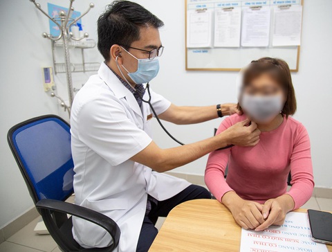 Mắc chứng viêm động mạch Takayasu hiếm gặp lại ngỡ thoái hóa khớp... - Ảnh 1. Mắc chứng viêm động mạch Takayasu hiếm gặp lại ngỡ thoái hóa khớp... - Ảnh 1.