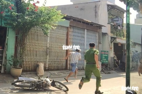 Ai là chủ sở hữu chiếc điện thoại di động bị cướp giật ở Hóc Môn? - Ảnh 1. Ai là chủ sở hữu chiếc điện thoại di động bị cướp giật ở Hóc Môn? - Ảnh 1.