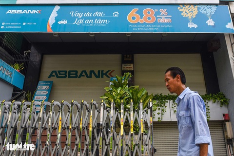 Lãi suất đang giảm sâu, có tiền đầu tư làm sao cho hiệu quả? - Ảnh 1. Lãi suất đang giảm sâu, có tiền đầu tư làm sao cho hiệu quả? - Ảnh 1.