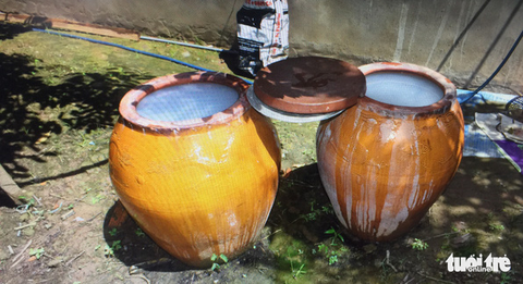 Nửa đêm tá hỏa vì nhà bị đốt, lu nước bị bỏ thuốc trừ sâu - Ảnh 3. Nửa đêm tá hỏa vì nhà bị đốt, lu nước bị bỏ thuốc trừ sâu - Ảnh 3.