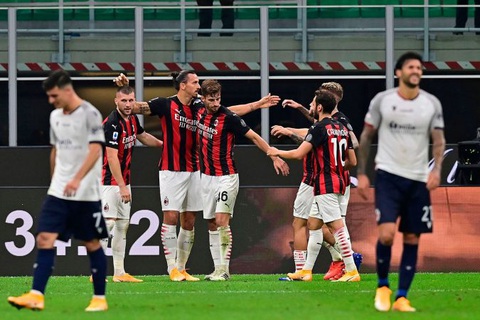 Ibrahimovic rực sáng với cú đúp giúp AC Milan thắng trận mở màn - Ảnh 1. Ibrahimovic rực sáng với cú đúp giúp AC Milan thắng trận mở màn - Ảnh 1.