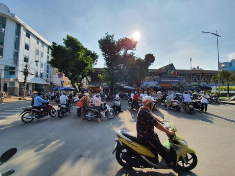 Miền Nam nhiệt độ tăng, miền Bắc trở lạnh - Ảnh 1. Miền Nam nhiệt độ tăng, miền Bắc trở lạnh - Ảnh 1.