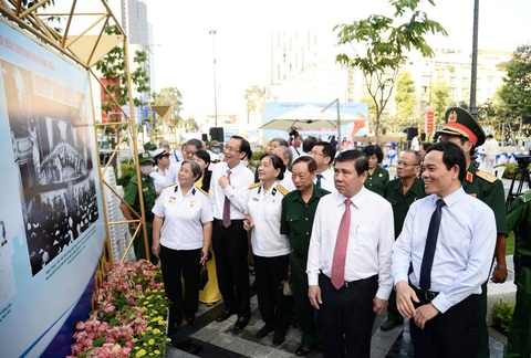 Khai mạc triển lãm kỷ niệm 75 năm ngày Nam bộ kháng chiến - Ảnh 4. Khai mạc triển lãm kỷ niệm 75 năm ngày Nam bộ kháng chiến - Ảnh 4.