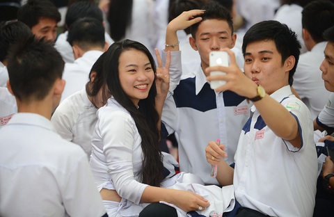 Cho học sinh dùng điện thoại trong lớp: Cần hướng dẫn kỹ năng dùng điện thoại - Ảnh 1. Cho học sinh dùng điện thoại trong lớp: Cần hướng dẫn kỹ năng dùng điện thoại - Ảnh 1.