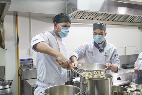 Chuyên gia quốc tế nặng lòng với trường nghề Việt - Ảnh 1. Chuyên gia quốc tế nặng lòng với trường nghề Việt - Ảnh 1.