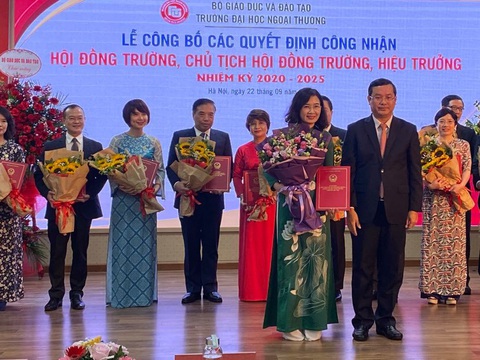 PGS.TS Bùi Anh Tuấn tiếp tục là hiệu trưởng Trường ĐH Ngoại thương - Ảnh 2. PGS.TS Bùi Anh Tuấn tiếp tục là hiệu trưởng Trường ĐH Ngoại thương - Ảnh 2.