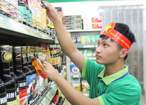 Gánh rau chợ quê nuôi lớn con chữ - Ảnh 1. Gánh rau chợ quê nuôi lớn con chữ - Ảnh 1.