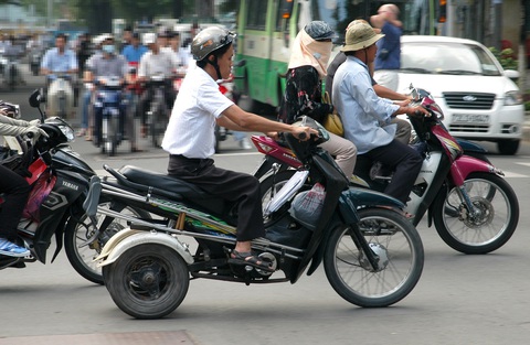 Người khuyết tật có được cấp bằng lái xe? - Ảnh 1. Người khuyết tật có được cấp bằng lái xe? - Ảnh 1.