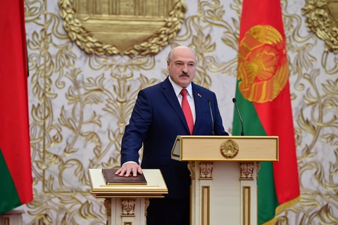Ông Lukashenko tuyên thệ nhậm chức tổng thống Belarus nhiệm kỳ thứ 6 - Ảnh 1. Ông Lukashenko tuyên thệ nhậm chức tổng thống Belarus nhiệm kỳ thứ 6 - Ảnh 1.