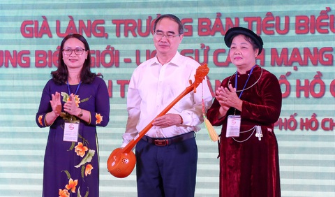 Lãnh đạo TP.HCM giao lưu với già làng, trưởng bản các dân tộc biên giới phía Bắc - Ảnh 1. Lãnh đạo TP.HCM giao lưu với già làng, trưởng bản các dân tộc biên giới phía Bắc - Ảnh 1.