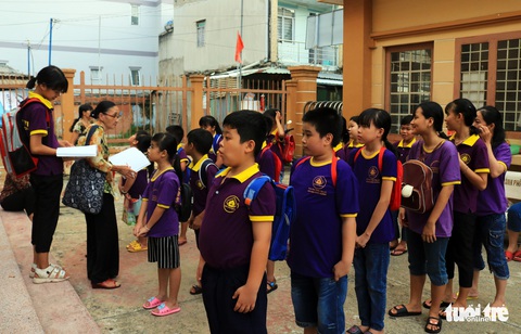 Bà giáo về hưu sáng bán vé số, chiều gieo con chữ ở lớp học tình thương - Ảnh 4. Bà giáo về hưu sáng bán vé số, chiều gieo con chữ ở lớp học tình thương - Ảnh 4.