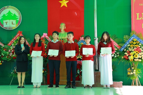 Nữ sinh Đà Lạt giành học bổng ‘khủng’ vào Đại học Quốc tế Sài Gòn - Ảnh 2. Nữ sinh Đà Lạt giành học bổng ‘khủng’ vào Đại học Quốc tế Sài Gòn - Ảnh 2.