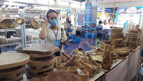 Cá kho làng Vũ Đại, nem chả Bến Tre cùng hàng ngàn đặc sản vùng miền đổ về TP.HCM - Ảnh 7. Cá kho làng Vũ Đại, nem chả Bến Tre cùng hàng ngàn đặc sản vùng miền đổ về TP.HCM - Ảnh 7.