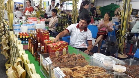 Cá kho làng Vũ Đại, nem chả Bến Tre cùng hàng ngàn đặc sản vùng miền đổ về TP.HCM - Ảnh 8. Cá kho làng Vũ Đại, nem chả Bến Tre cùng hàng ngàn đặc sản vùng miền đổ về TP.HCM - Ảnh 8.