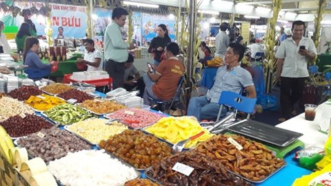 Cá kho làng Vũ Đại, nem chả Bến Tre cùng hàng ngàn đặc sản vùng miền đổ về TP.HCM - Ảnh 11. Cá kho làng Vũ Đại, nem chả Bến Tre cùng hàng ngàn đặc sản vùng miền đổ về TP.HCM - Ảnh 11.