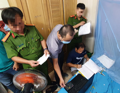 Thu 2 súng quân dụng, tiếp tục mở rộng điều tra đường dây đánh bạc 3.000 tỉ - Ảnh 2. Thu 2 súng quân dụng, tiếp tục mở rộng điều tra đường dây đánh bạc 3.000 tỉ - Ảnh 2.