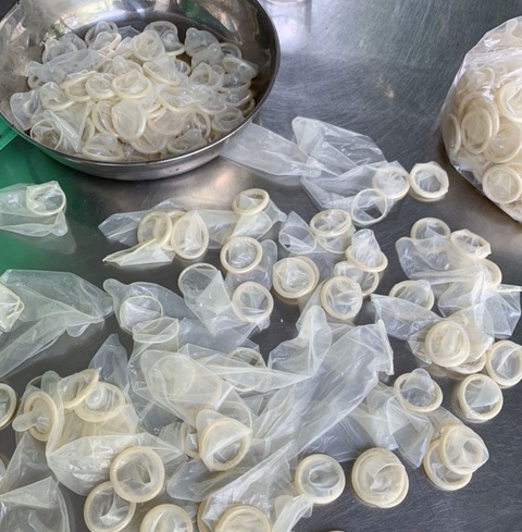 Tái chế bao cao su đã sử dụng: công an sẽ truy nguồn gốc - Ảnh 1. Tái chế bao cao su đã sử dụng: công an sẽ truy nguồn gốc - Ảnh 1.