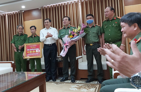 Thu 2 súng quân dụng, tiếp tục mở rộng điều tra đường dây đánh bạc 3.000 tỉ - Ảnh 3. Thu 2 súng quân dụng, tiếp tục mở rộng điều tra đường dây đánh bạc 3.000 tỉ - Ảnh 3.