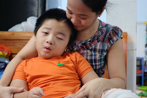 Con kiên cường nên mẹ cũng kiên cường - Ảnh 1. Con kiên cường nên mẹ cũng kiên cường - Ảnh 1.