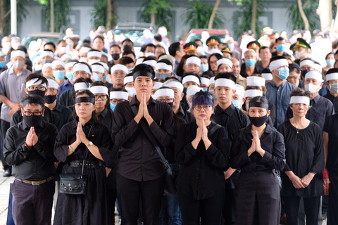Tiễn đưa nhạc sĩ Phó Đức Phương về nơi an nghỉ cuối cùng - Ảnh 1. Tiễn đưa nhạc sĩ Phó Đức Phương về nơi an nghỉ cuối cùng - Ảnh 1.