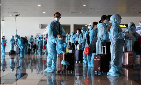 Chuyến bay thương mại quốc tế đầu tiên chở khách từ Hàn Quốc về Việt Nam - Ảnh 2. Chuyến bay thương mại quốc tế đầu tiên chở khách từ Hàn Quốc về Việt Nam - Ảnh 2.