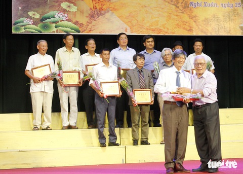 TS toán học giành giải đặc biệt cuộc thi Bạn đọc thuộc Truyện Kiều - Ảnh 1. TS toán học giành giải đặc biệt cuộc thi Bạn đọc thuộc Truyện Kiều - Ảnh 1.