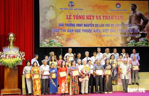 TS toán học giành giải đặc biệt cuộc thi Bạn đọc thuộc Truyện Kiều - Ảnh 2. TS toán học giành giải đặc biệt cuộc thi Bạn đọc thuộc Truyện Kiều - Ảnh 2.