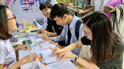 Sinh viên ĐH Quốc gia TP.HCM được vay vốn không lãi suất: Không có tiền vẫn có thể học ĐH - Ảnh 1. Sinh viên ĐH Quốc gia TP.HCM được vay vốn không lãi suất: Không có tiền vẫn có thể học ĐH - Ảnh 1.