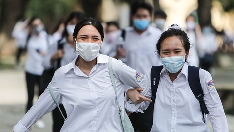 Tiến tới thi tốt nghiệp THPT trên máy - Ảnh 1. Tiến tới thi tốt nghiệp THPT trên máy - Ảnh 1.