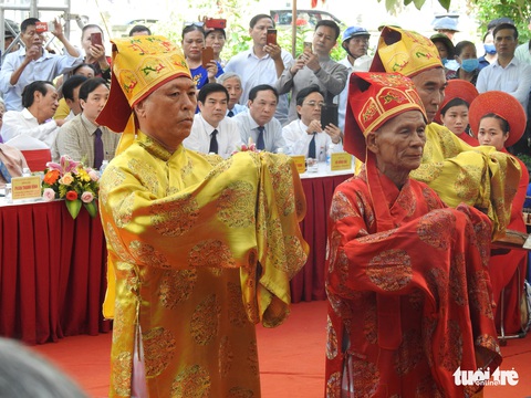 200 năm ngày mất Nguyễn Du: Mỗi tấm lòng đều nghiêng mình trước một thi hào uyên bác - Ảnh 1. 200 năm ngày mất Nguyễn Du: Mỗi tấm lòng đều nghiêng mình trước một thi hào uyên bác - Ảnh 1.