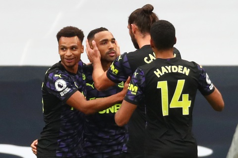 VAR ‘nổ’ ở phút bù giờ, Newcastle giật 1 điểm từ tay Tottenham - Ảnh 4. VAR ‘nổ’ ở phút bù giờ, Newcastle giật 1 điểm từ tay Tottenham - Ảnh 4.