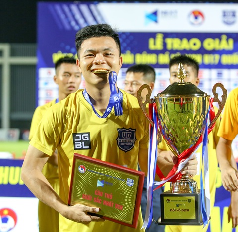 Sông Lam Nghệ An thắng Học viện Nutifood, giành ngôi vô địch U17 quốc gia lần thứ 8 - Ảnh 8. Sông Lam Nghệ An thắng Học viện Nutifood, giành ngôi vô địch U17 quốc gia lần thứ 8 - Ảnh 8.