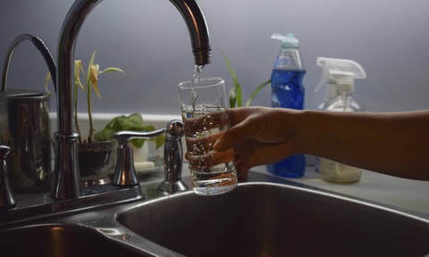 Người dân 8 thành phố ở Mỹ ngưng xài nước máy vì amip ăn não - Ảnh 1. Người dân 8 thành phố ở Mỹ ngưng xài nước máy vì amip ăn não - Ảnh 1.