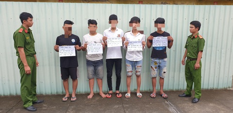 Bắt băng cướp nhí thực hiện hàng loạt vụ chặn đường cướp của - Ảnh 1. Bắt băng cướp nhí thực hiện hàng loạt vụ chặn đường cướp của - Ảnh 1.