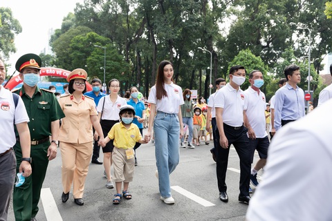 hoa hau luong thuy linh (5) hoa hau luong thuy linh (5)