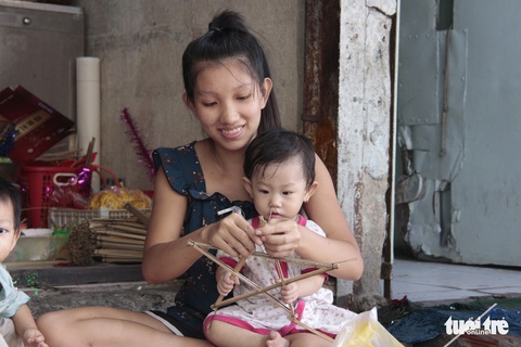 Mưu sinh với chiếc lồng đèn trung thu - Ảnh 8. Mưu sinh với chiếc lồng đèn trung thu - Ảnh 8.