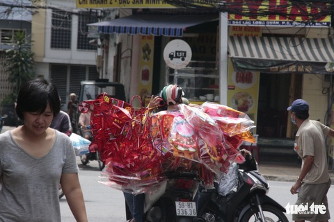 Mưu sinh với chiếc lồng đèn trung thu - Ảnh 10. Mưu sinh với chiếc lồng đèn trung thu - Ảnh 10.