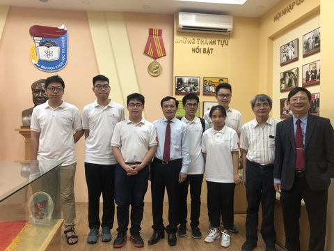Việt Nam giành 2 huy chương vàng tại Olympic Toán học quốc tế năm 2020 - Ảnh 1. Việt Nam giành 2 huy chương vàng tại Olympic Toán học quốc tế năm 2020 - Ảnh 1.