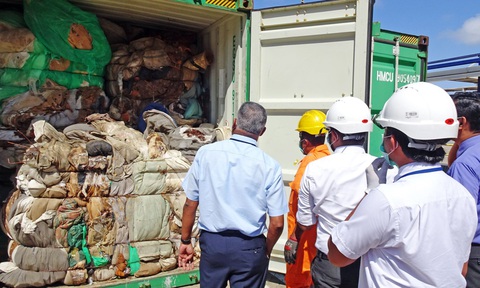 Sri Lanka trả lại Anh 21 container rác thải độc hại nhập trái phép - Ảnh 1. Sri Lanka trả lại Anh 21 container rác thải độc hại nhập trái phép - Ảnh 1.