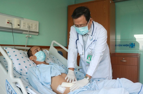 Chị hiến thận cứu sống em trai mắc bệnh hiểm nghèo - Ảnh 1. Chị hiến thận cứu sống em trai mắc bệnh hiểm nghèo - Ảnh 1.