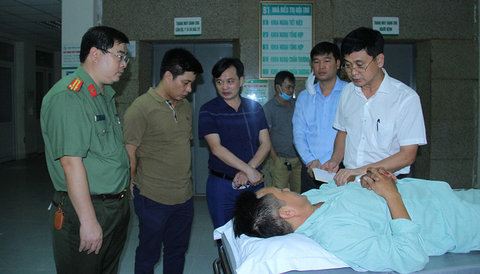 Hai chiến sĩ công an bị đâm trọng thương khi vây bắt nghi phạm buôn ma túy - Ảnh 1. Hai chiến sĩ công an bị đâm trọng thương khi vây bắt nghi phạm buôn ma túy - Ảnh 1.