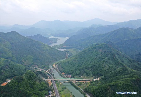 Du lịch nội địa bị dồn nén quá lâu của Trung Quốc sắp bật tung như lò xo - Ảnh 2. Du lịch nội địa bị dồn nén quá lâu của Trung Quốc sắp bật tung như lò xo - Ảnh 2.