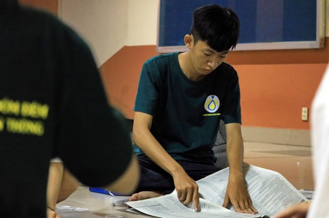 Bánh kẹo Trung thu trong túi giấy tự gấp tặng các em - Ảnh 3. Bánh kẹo Trung thu trong túi giấy tự gấp tặng các em - Ảnh 3.