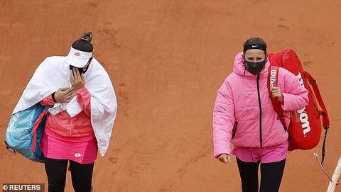 Azarenka tự ý rời sân 45 phút ở Roland Garros vì…. lạnh - Ảnh 2. Azarenka tự ý rời sân 45 phút ở Roland Garros vì…. lạnh - Ảnh 2.